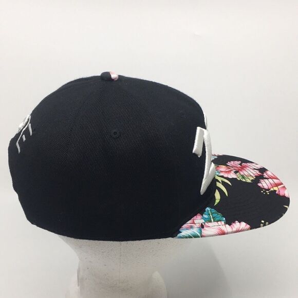 KORE Black and Floral Cap / Hat SnapBack 213 embroidery - Picture 8 of 15